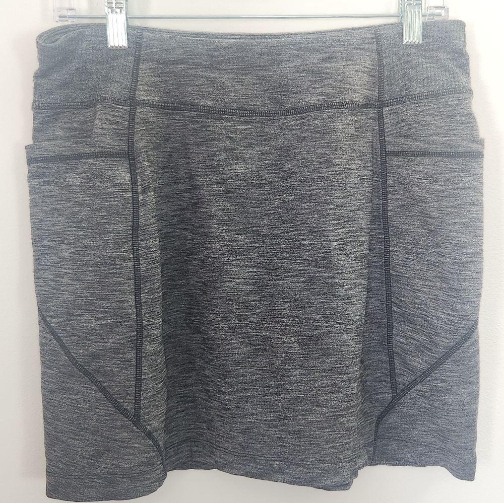 Athleta Excursion Skort size M Space Dye Black Heather Gray